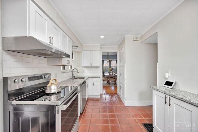 2913 Madison Road, Cincinnati, OH 45209