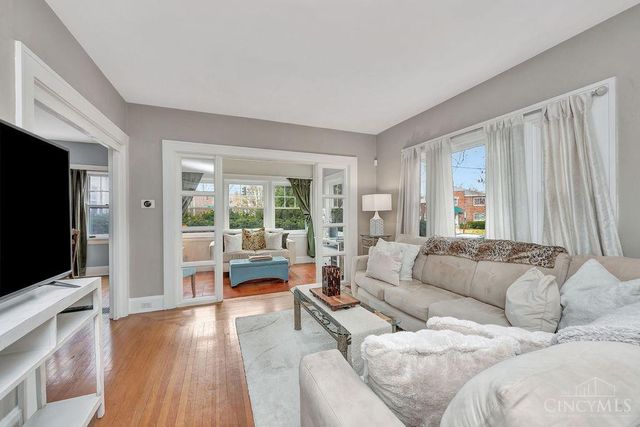 2913 Madison Road, Cincinnati, OH 45209