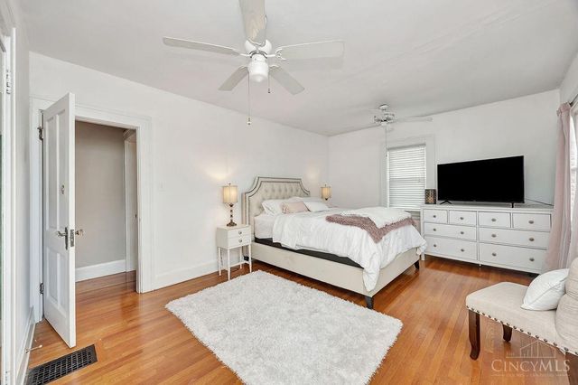 2913 Madison Road, Cincinnati, OH 45209