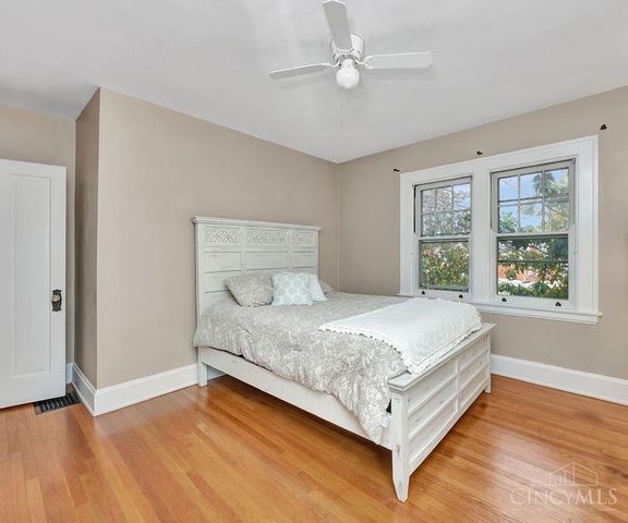 2913 Madison Road, Cincinnati, OH 45209