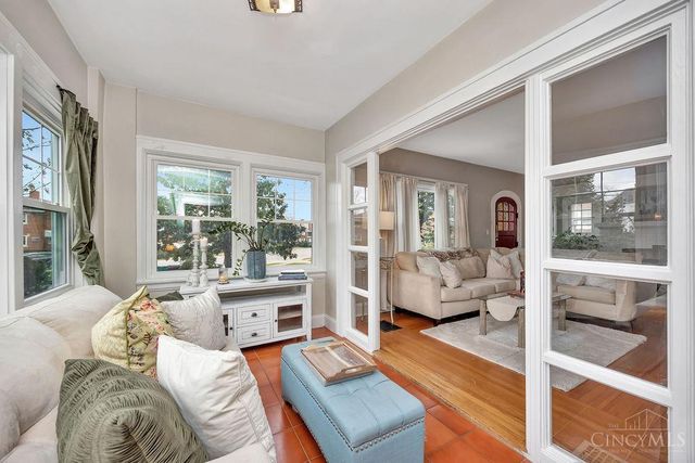 2913 Madison Road, Cincinnati, OH 45209