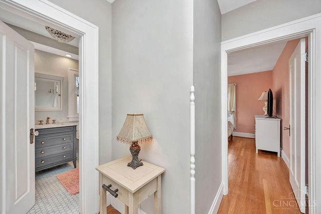 2913 Madison Road, Cincinnati, OH 45209