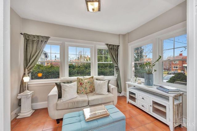 2913 Madison Road, Cincinnati, OH 45209