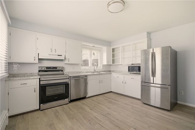 92 Bracket Avenue, Tiverton, RI 02878