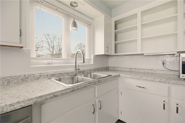 92 Bracket Avenue, Tiverton, RI 02878