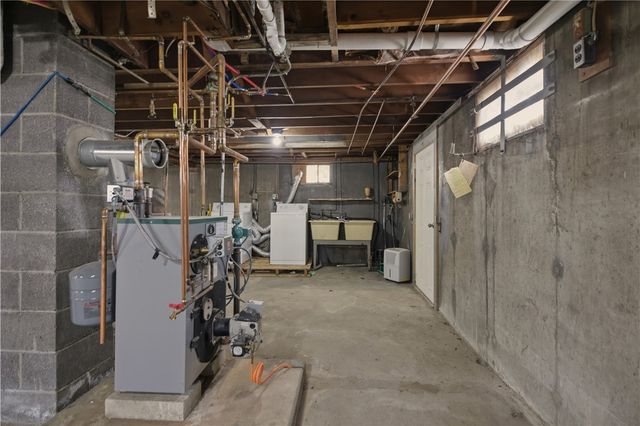 92 Bracket Avenue, Tiverton, RI 02878