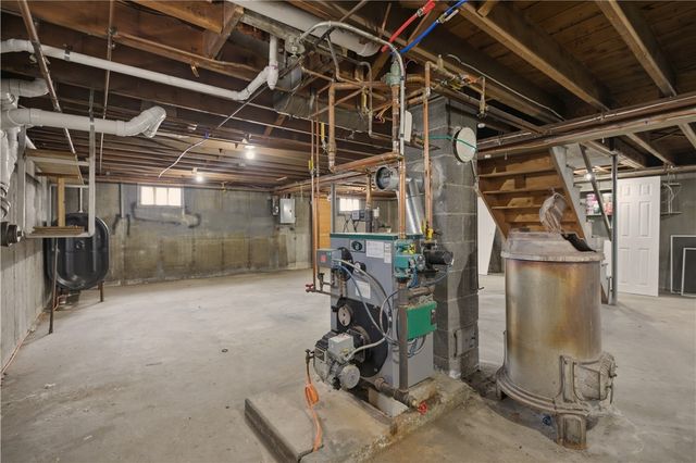 92 Bracket Avenue, Tiverton, RI 02878