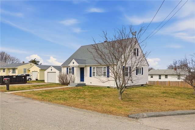 92 Bracket Avenue, Tiverton, RI 02878