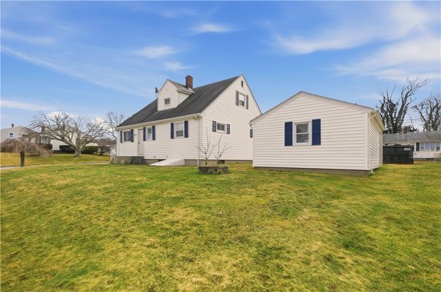 92 Bracket Avenue, Tiverton, RI 02878