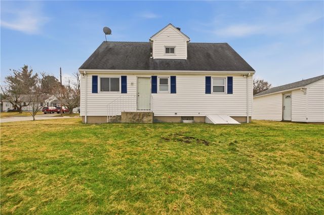 92 Bracket Avenue, Tiverton, RI 02878