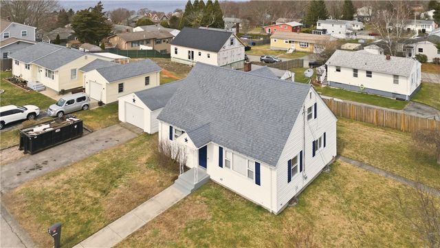 92 Bracket Avenue, Tiverton, RI 02878