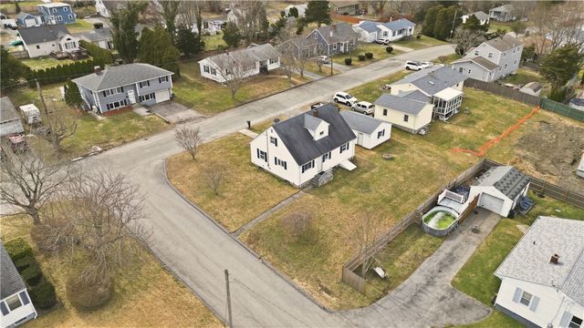 92 Bracket Avenue, Tiverton, RI 02878