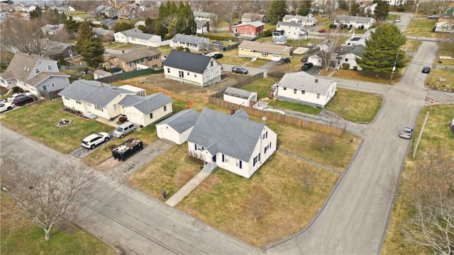 92 Bracket Avenue, Tiverton, RI 02878