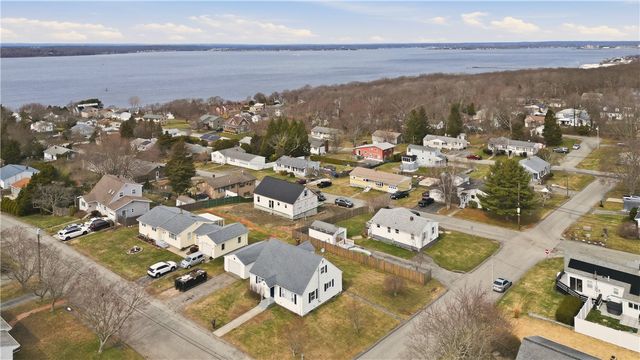 92 Bracket Avenue, Tiverton, RI 02878