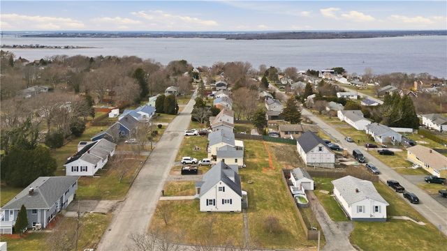 92 Bracket Avenue, Tiverton, RI 02878