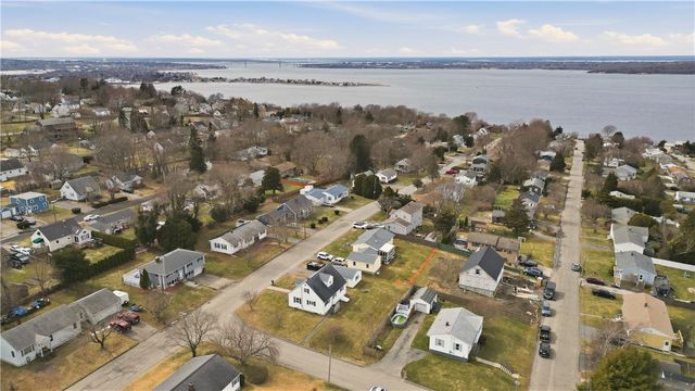 92 Bracket Avenue, Tiverton, RI 02878