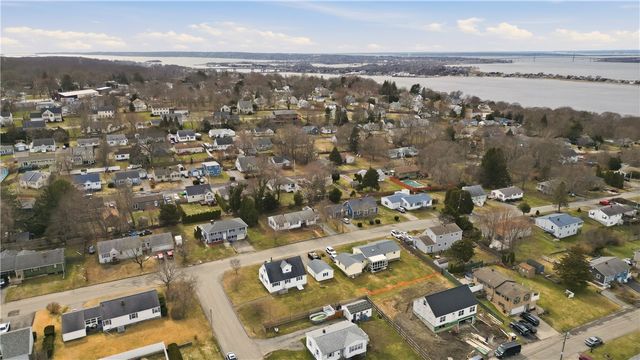 92 Bracket Avenue, Tiverton, RI 02878