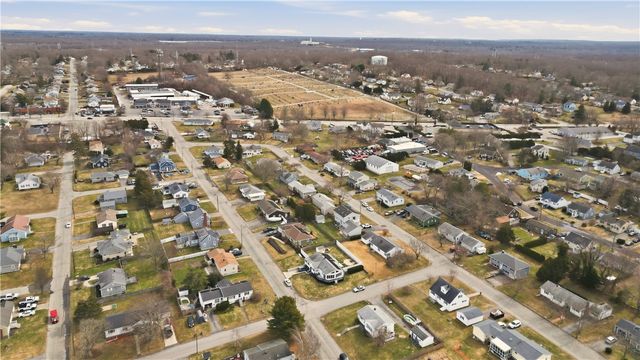 92 Bracket Avenue, Tiverton, RI 02878