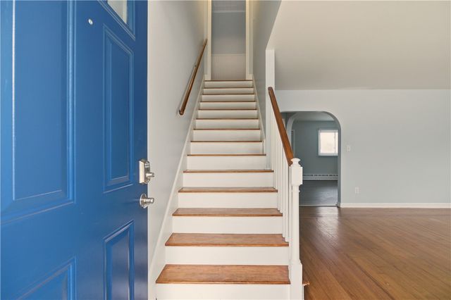 92 Bracket Avenue, Tiverton, RI 02878