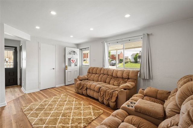 5314 Becky Drive, Baldwin Boro, PA 15236