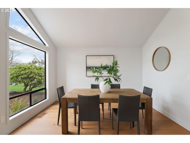 7104 Sw CHAPEL Ln, Portland, OR 97223