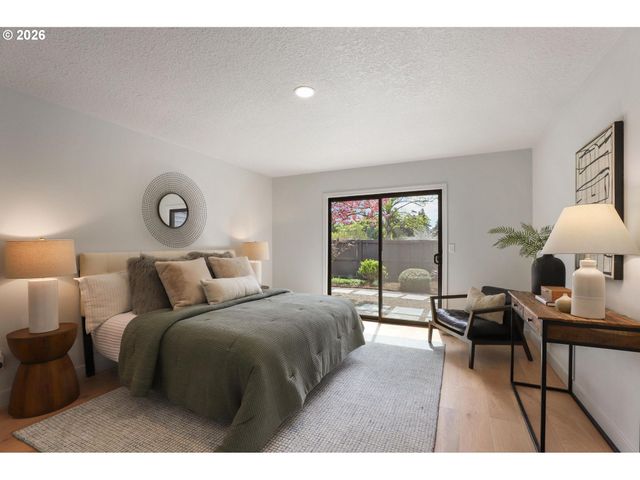 7104 Sw CHAPEL Ln, Portland, OR 97223