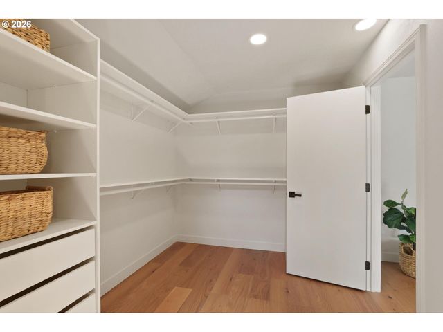 7104 Sw CHAPEL Ln, Portland, OR 97223