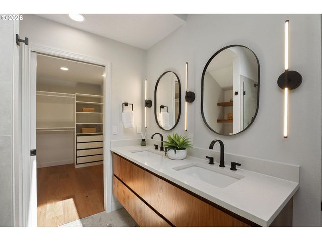 7104 Sw CHAPEL Ln, Portland, OR 97223