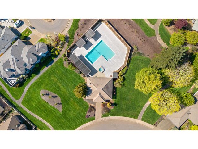 7104 Sw CHAPEL Ln, Portland, OR 97223