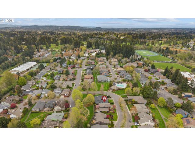 7104 Sw CHAPEL Ln, Portland, OR 97223