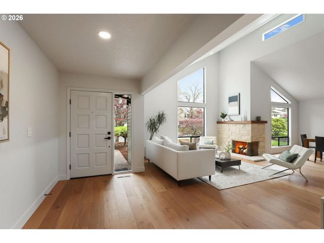 7104 Sw CHAPEL Ln, Portland, OR 97223