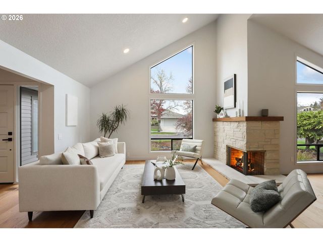 7104 Sw CHAPEL Ln, Portland, OR 97223