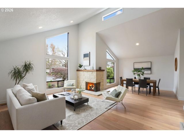 7104 Sw CHAPEL Ln, Portland, OR 97223