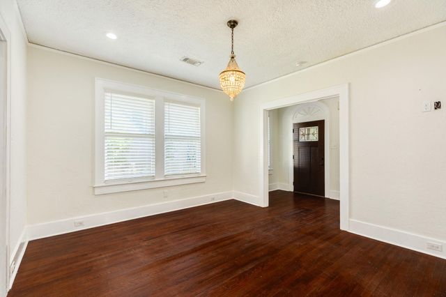 5022 Woodrow Avenue, Galveston, TX 77551