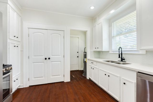 5022 Woodrow Avenue, Galveston, TX 77551