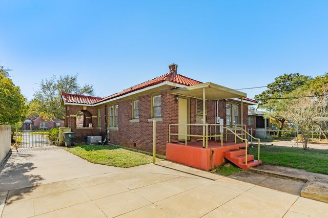 5022 Woodrow Avenue, Galveston, TX 77551