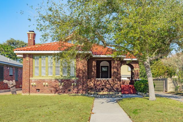 5022 Woodrow Avenue, Galveston, TX 77551