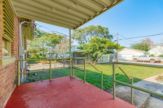 5022 Woodrow Avenue, Galveston, TX 77551