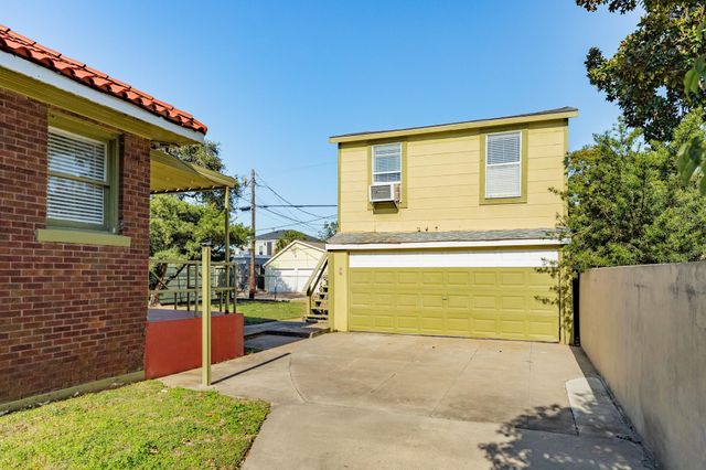 5022 Woodrow Avenue, Galveston, TX 77551