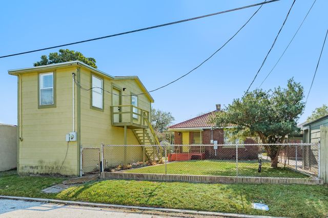 5022 Woodrow Avenue, Galveston, TX 77551