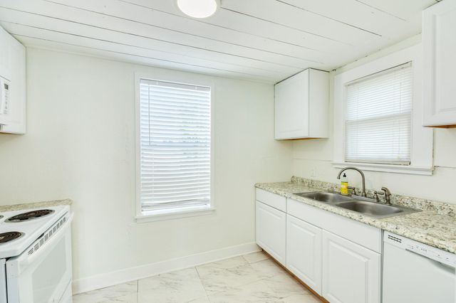 5022 Woodrow Avenue, Galveston, TX 77551