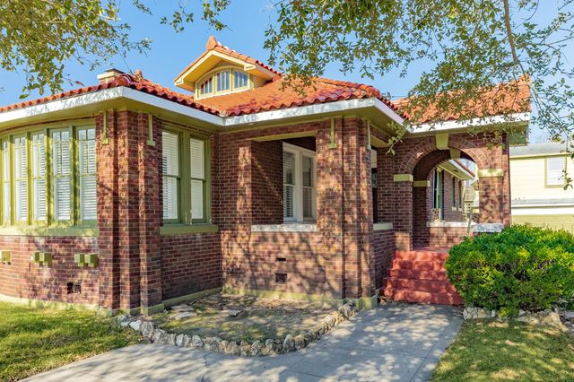5022 Woodrow Avenue, Galveston, TX 77551