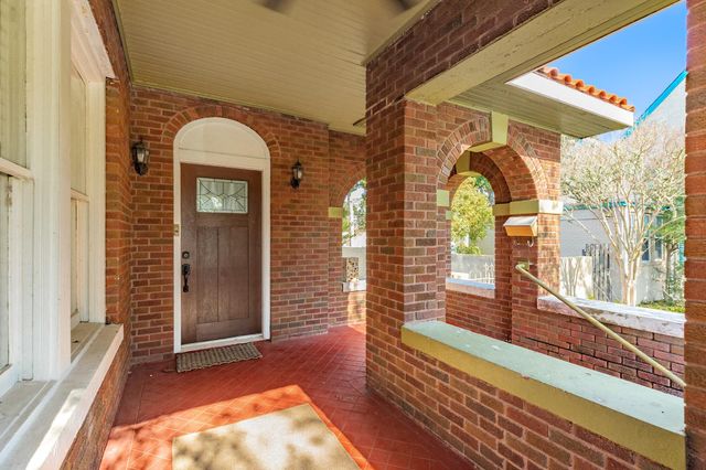 5022 Woodrow Avenue, Galveston, TX 77551