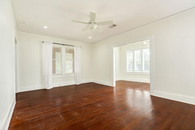 5022 Woodrow Avenue, Galveston, TX 77551