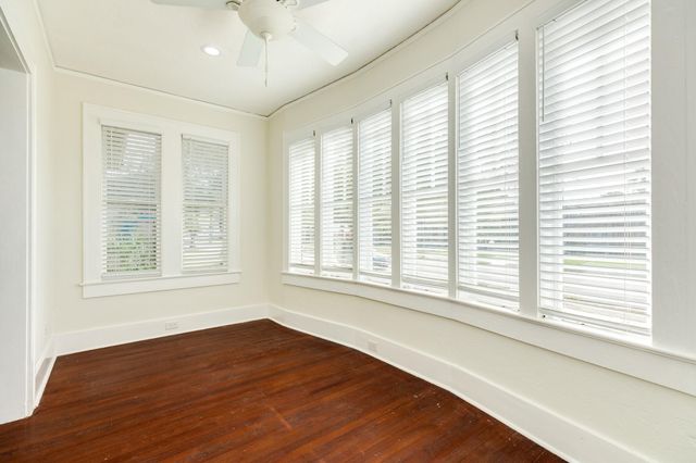 5022 Woodrow Avenue, Galveston, TX 77551