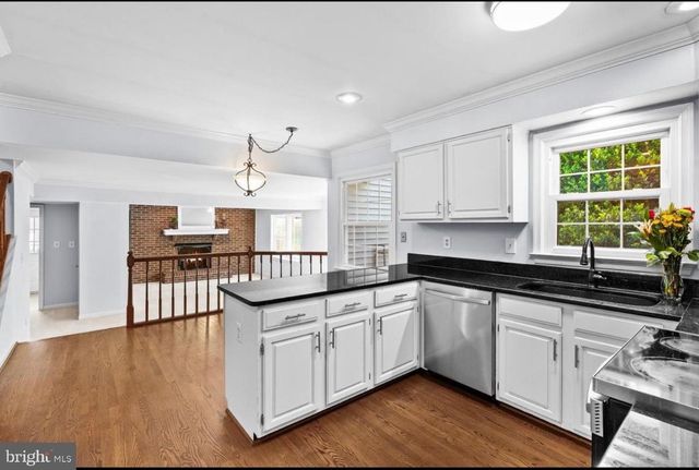 25 WHITTINGHAM CIR, Sterling, VA 20165