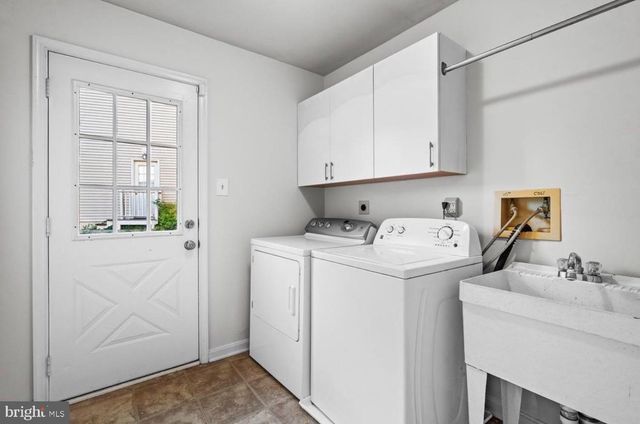 25 WHITTINGHAM CIR, Sterling, VA 20165