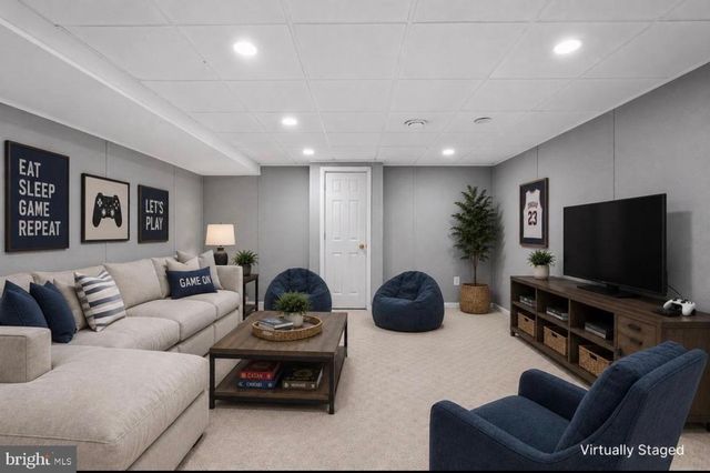 25 WHITTINGHAM CIR, Sterling, VA 20165