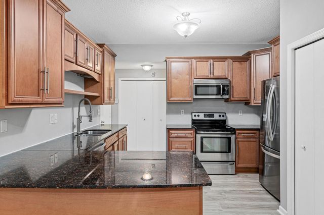 1234 Crystal Place E, Chaska, MN 55318