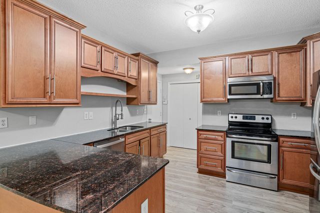 1234 Crystal Place E, Chaska, MN 55318